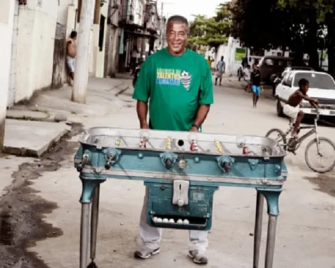 brazilian-world-cup-legend-jairzinho-takes-a-shot-michael-donalds-best-photograph-OfjEhxw6.webp