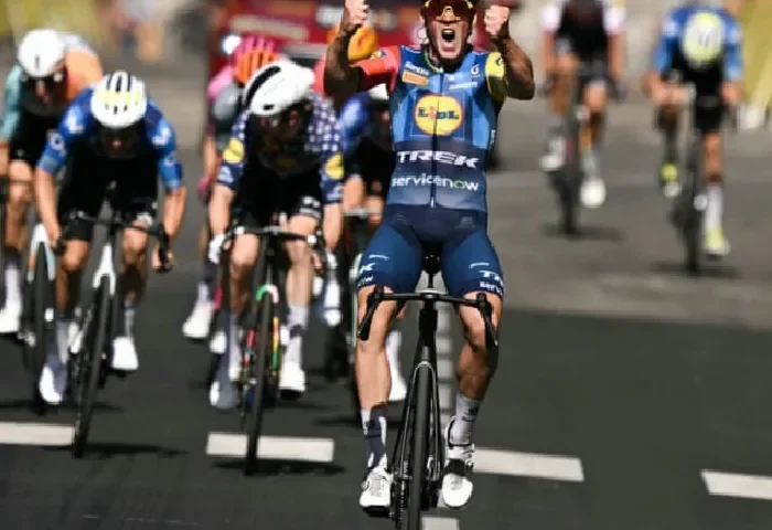 cancer-survivor-tr-en-takes-yellow-jersey-as-pedersen-wins-stage-four-amid-40-degree-heat-NurKLuRe.webp