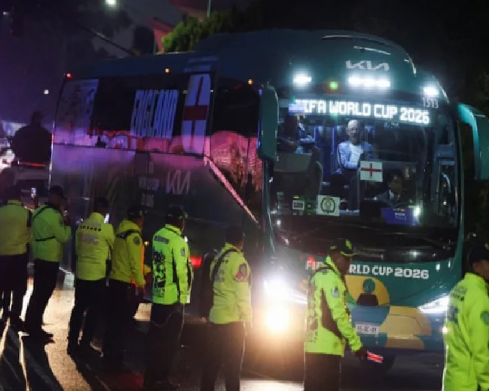 england-get-hostile-welcome-on-arrival-at-mexico-city-hotel-for-world-cup-showdown-C3PHsSg2.webp