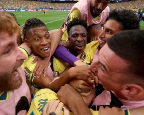 football-is-at-the-centre-of-the-universe-in-brazil-in-a-way-it-Rmj9wVZg.webp