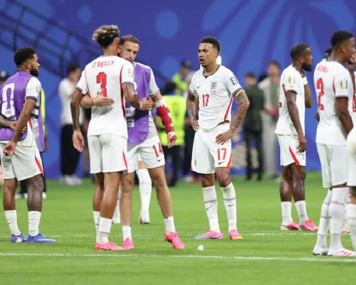 four-passes-in-19-minutes-damning-numbers-behind-englands-collapse-EKvUQmSq.webp