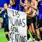 keir-starmer-wants-fifa-investigation-into-argentina-players-who-held-falklands-banner-UkEzJsNk.webp