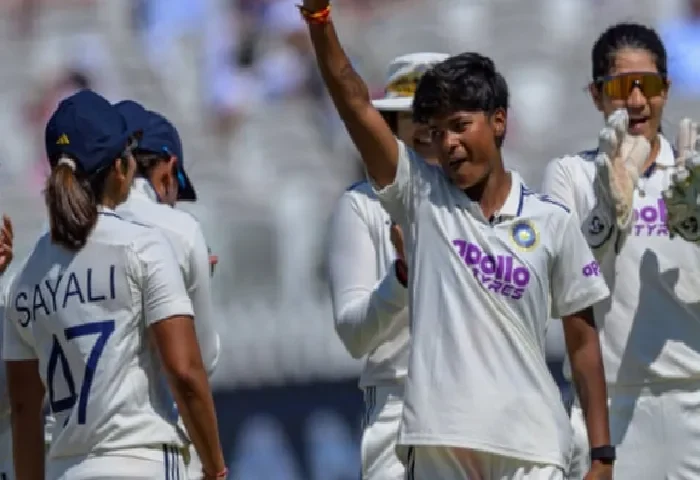 kranti-gaud-makes-history-as-india-turn-up-heat-on-england-in-womens-test-FNrH96VP.webp