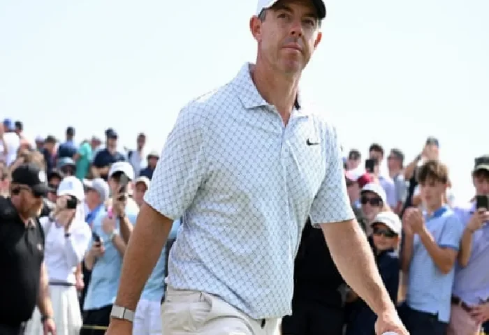 mcilroy-lets-driver-fly-but-putts-go-awry-with-open-hopes-in-the-balance-rR65CXkW.webp