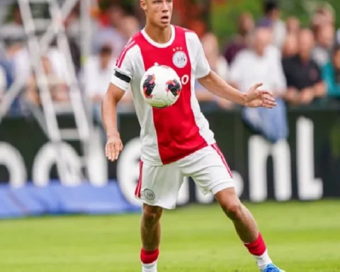 newcastle-close-in-on-signing-ajax-generational-talent-sean-steur-for-23m-WJXPPq5f.webp
