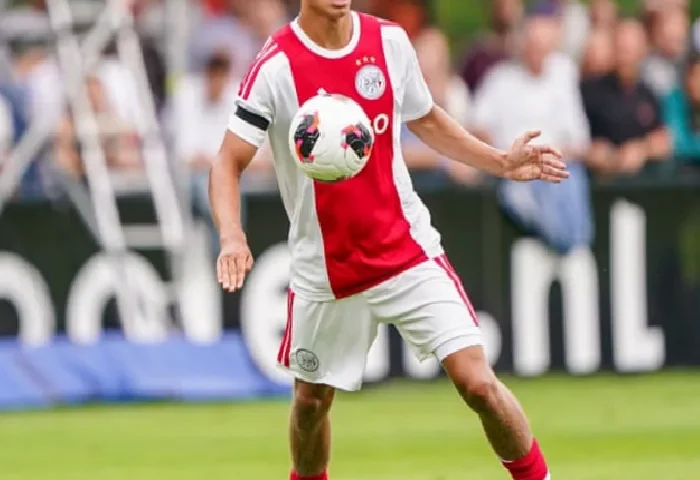 newcastle-close-in-on-signing-ajax-generational-talent-sean-steur-for-23m-WJXPPq5f.webp