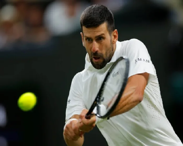 novak-djokovic-rolls-back-the-years-and-dismantles-tsitsipas-to-progress-at-wimbledon-NHW6jyGv.webp