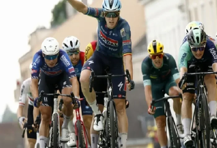 tim-merlier-surges-to-tour-de-france-2026-hat-trick-on-stage-12-but-crash-cBTa7grJ.webp