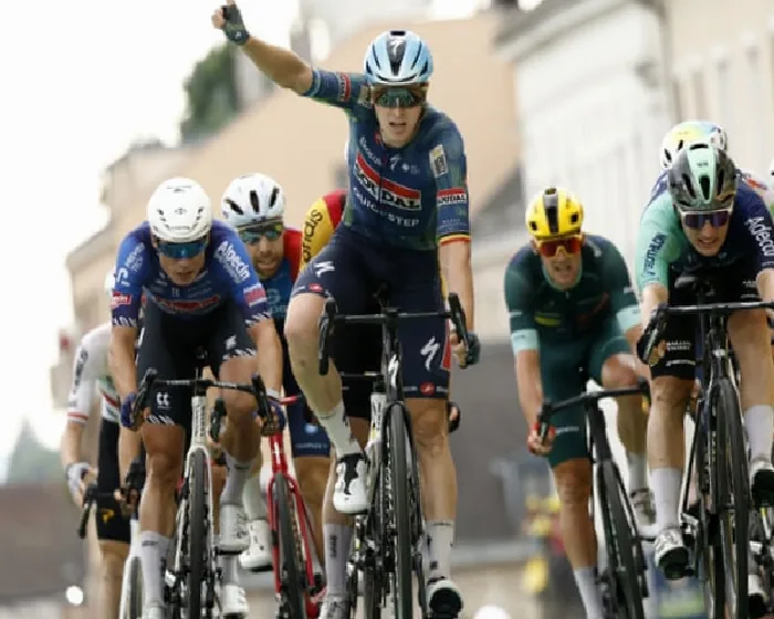 tim-merlier-surges-to-tour-de-france-2026-hat-trick-on-stage-12-but-crash-cBTa7grJ.webp