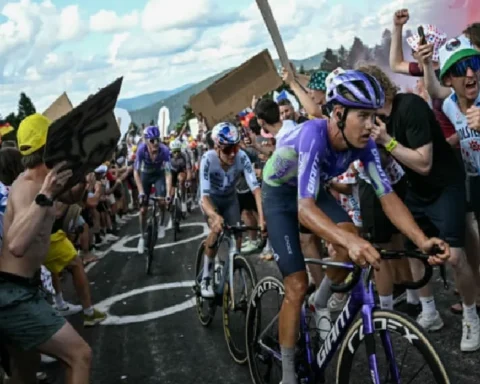 tom-pidcock-surges-up-standings-while-mauro-schmid-wins-tour-de-france-stage-13-NpMwt9N4.webp