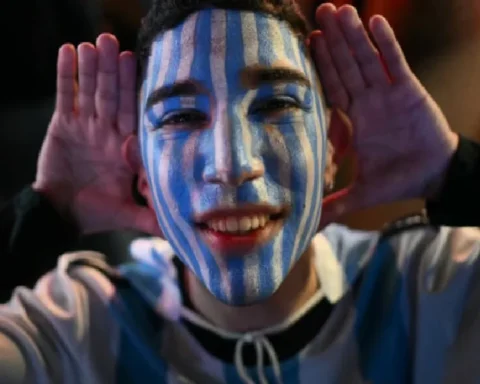 view-from-the-other-side-inside-argentinas-celebrations-after-semi-final-win-against-england-pvFHEeBF.webp